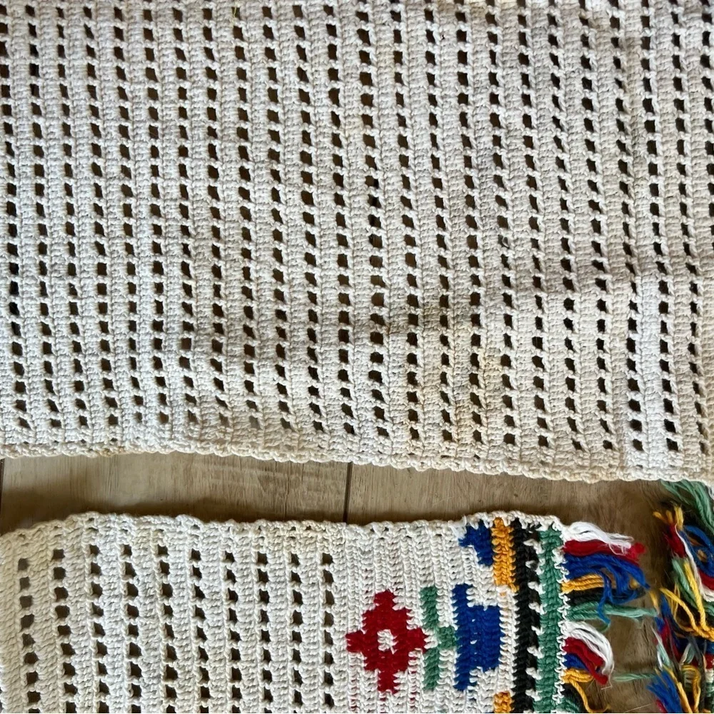 Vintage Crochet Set of 4 Placemats and Table Runner with Fringe and Flower Motif